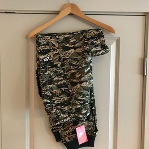 NEW Nike Tech Fleece Jogger Pants Digital Camo XL